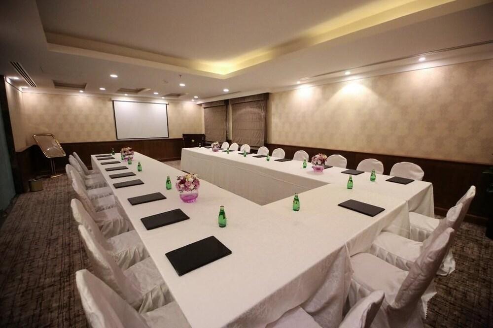 Le Park Concord Hotel Al Majmaah Bagian luar foto