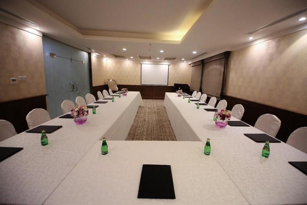 Le Park Concord Hotel Al Majmaah Bagian luar foto